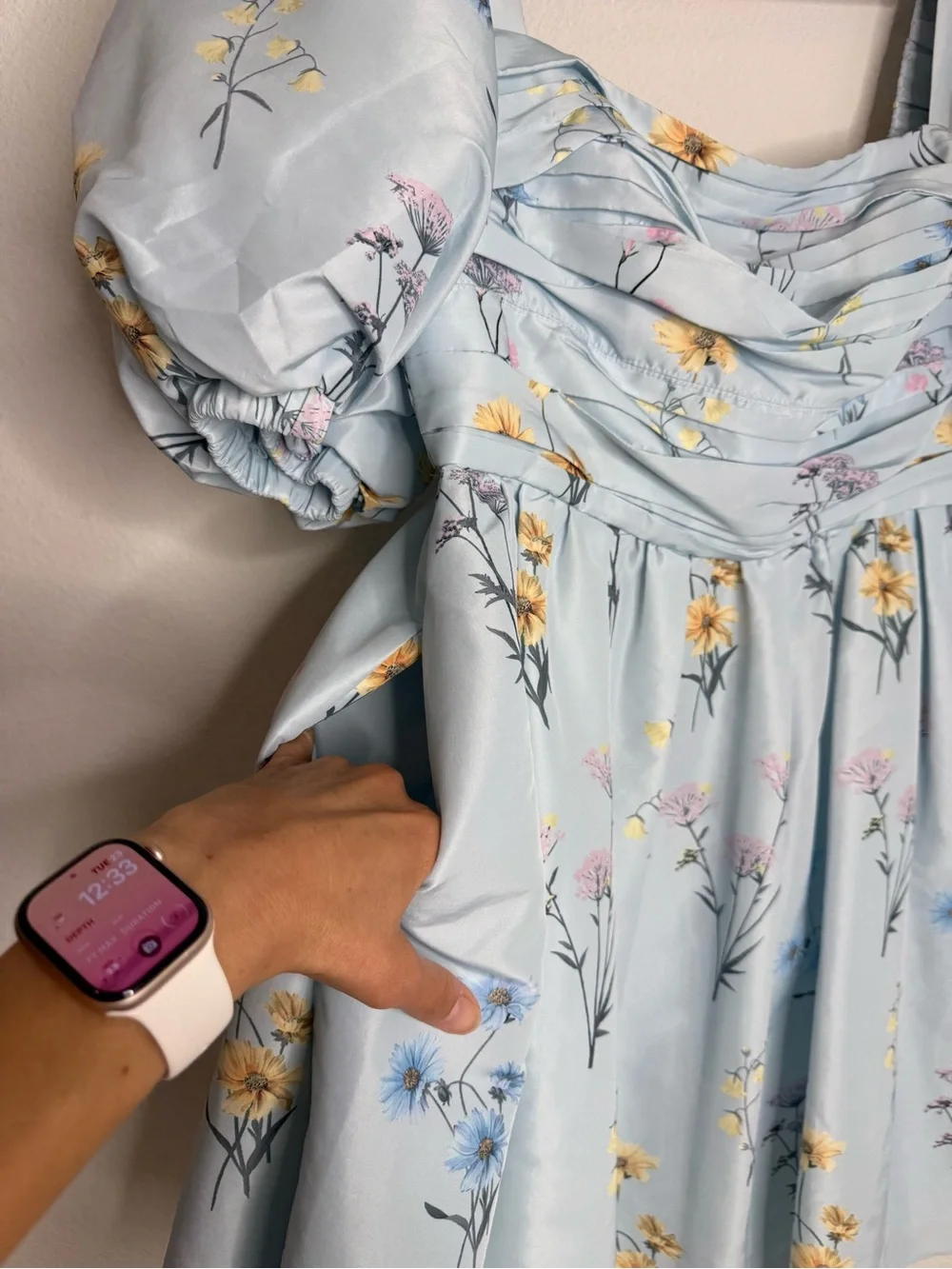 Self Portrait Blue Floral
Taffeta Watercolor Puff Sleeve Mini
Dress Sz 6 - Picture 8 of 16